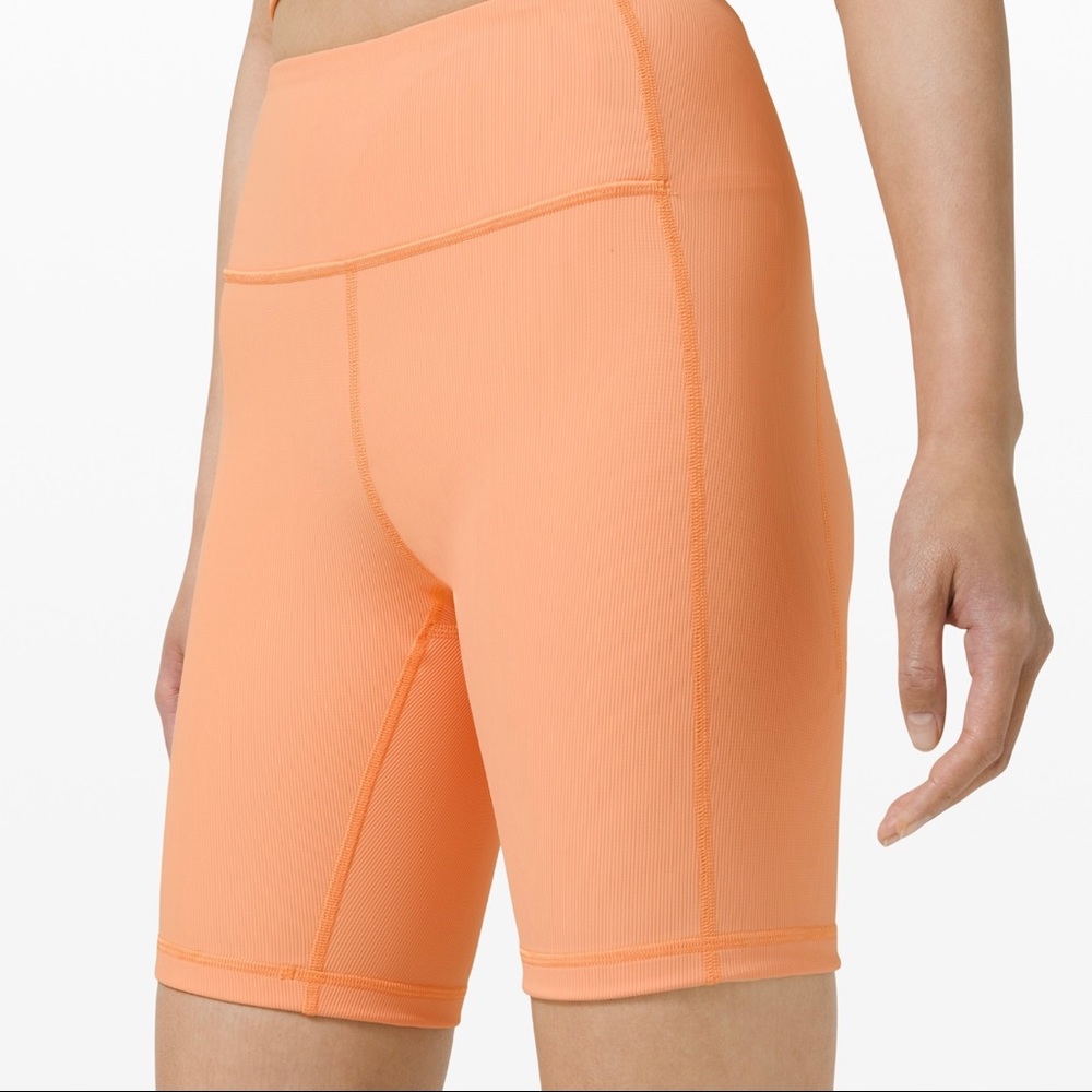 Lululemon Rib Contoured High rise short size 6 8”